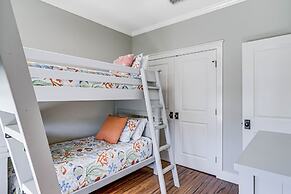 The James Pearl 4 Bedroom Home by RedAwning