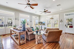 The James Pearl 4 Bedroom Home by RedAwning