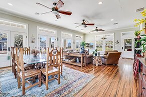 The James Pearl 4 Bedroom Home by RedAwning