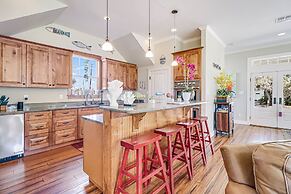 The James Pearl 4 Bedroom Home by RedAwning