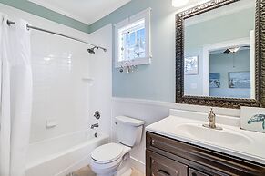 The James Pearl 4 Bedroom Home by RedAwning