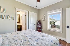 The James Pearl 4 Bedroom Home by RedAwning