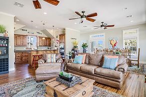 The James Pearl 4 Bedroom Home by RedAwning