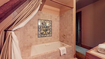 Juniper Ridge 16 5000 sq ft, Grand Chateau at Eagle, Expansive Mountai