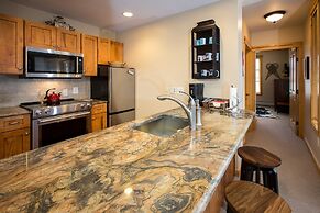 Spacious, Mountain Chic, Close to Ski Lift 1 bedroom - TM316 by Redawn