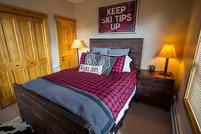 Spacious, Mountain Chic, Close to Ski Lift 1 bedroom - TM316 by Redawn
