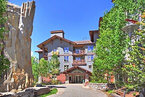 Spacious, Mountain Chic, Close to Ski Lift 1 bedroom - TM316 by Redawn