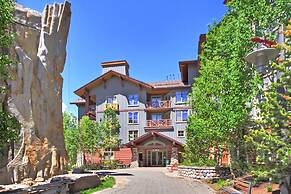 Spacious, Mountain Chic, Close to Ski Lift 1 bedroom - TM316 by Redawn