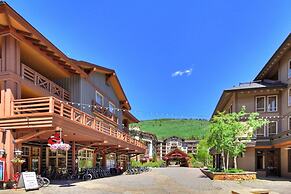 Spacious, Mountain Chic, Close to Ski Lift 1 bedroom - TM316 by Redawn