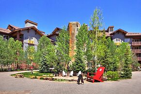 Spacious, Mountain Chic, Close to Ski Lift 1 bedroom - TM316 by Redawn