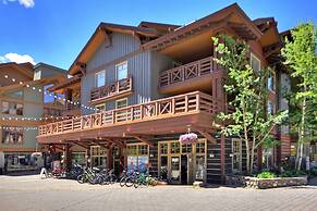 Spacious, Mountain Chic, Close to Ski Lift 1 bedroom - TM316 by Redawn