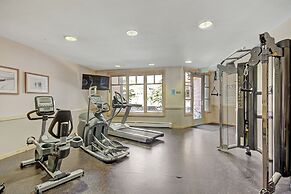 Spacious, Mountain Chic, Close to Ski Lift 1 bedroom - TM316 by Redawn