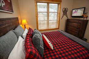 Spacious, Mountain Chic, Close to Ski Lift 1 bedroom - TM316 by Redawn