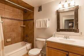 Vail Trails Chalets Condo 3 Minutes Away from Riva Bahn and Gold Peak 