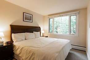 Vail Trails Chalets Condo 3 Minutes Away from Riva Bahn and Gold Peak 