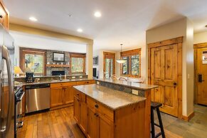 6516 Settlers Creek 2 Bedroom Condo by RedAwning