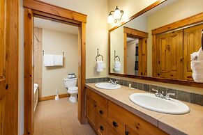 6516 Settlers Creek 2 Bedroom Condo by RedAwning