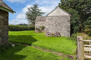 Enchanting Rustic Cottage W/stunning Views & River