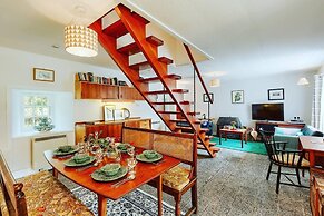 Enchanting Rustic Cottage W/stunning Views & River