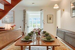 Enchanting Rustic Cottage W/stunning Views & River