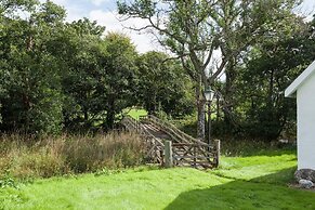 Enchanting Rustic Cottage W/stunning Views & River