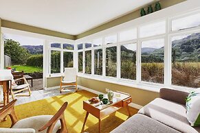 Enchanting Rustic Cottage W/stunning Views & River