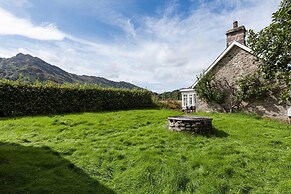 Enchanting Rustic Cottage W/stunning Views & River