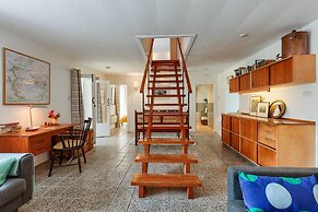 Enchanting Rustic Cottage W/stunning Views & River