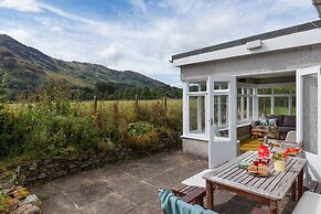 Enchanting Rustic Cottage W/stunning Views & River