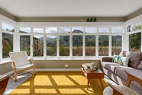 Enchanting Rustic Cottage W/stunning Views & River