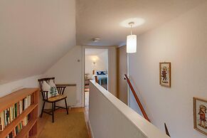 Enchanting Rustic Cottage W/stunning Views & River