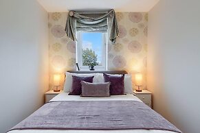 Tasteful top Floor Apartment Next to Gleneagles