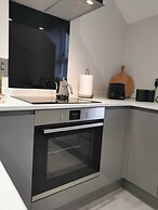 Modern 3-bed Apartment in Magherafelt Sleeps 8