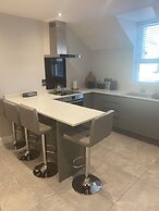 Modern 3-bed Apartment in Magherafelt Sleeps 8