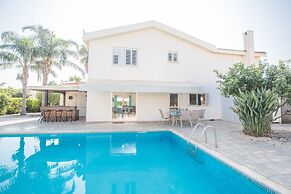 Ayia Napa Holiday Villa At26