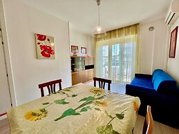 Modern and Bright Apartment With Pool