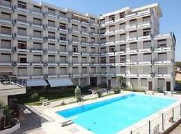Flat for 5 With Shared Pool 180m From the Beach