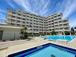 Flat for 5 With Shared Pool 180m From the Beach
