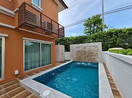 Boulevard Tuscany - 3 Bedroom Pool Villa