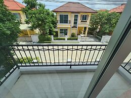 Boulevard Tuscany - 3 Bedroom Pool Villa