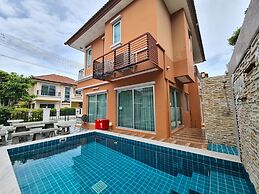 Boulevard Tuscany - 3 Bedroom Pool Villa