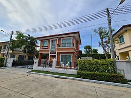 Boulevard Tuscany - 3 Bedroom Pool Villa