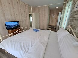 Boulevard Tuscany - 3 Bedroom Pool Villa