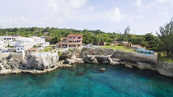 Castle Cove-Ocean Front Villa