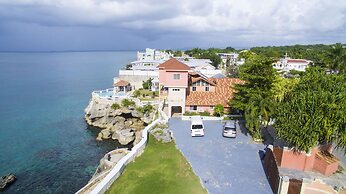 Castle Cove-Ocean Front Villa