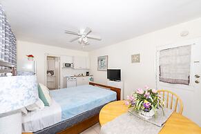 Tropic Isle Hotel and Apartment