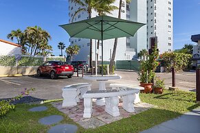 Tropic Isle Hotel and Apartment