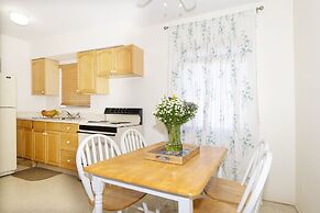 Tropic Isle Hotel and Apartment