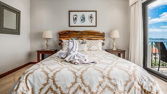 2BD Ocean-view Condo in Flamingo With Pool