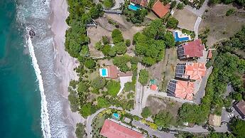 2BD Ocean-view Condo in Flamingo With Pool